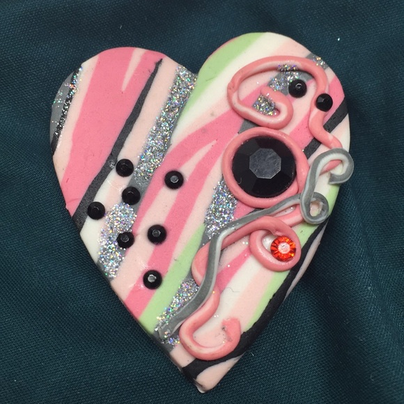 Beautiful One of a Kind Heart Brooch Rhinestones - Picture 12 of 16